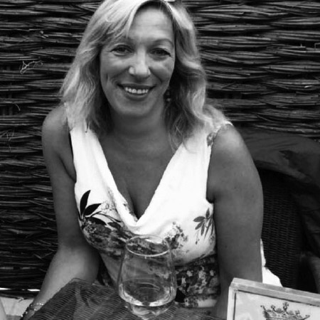 Julia Account & Business Development